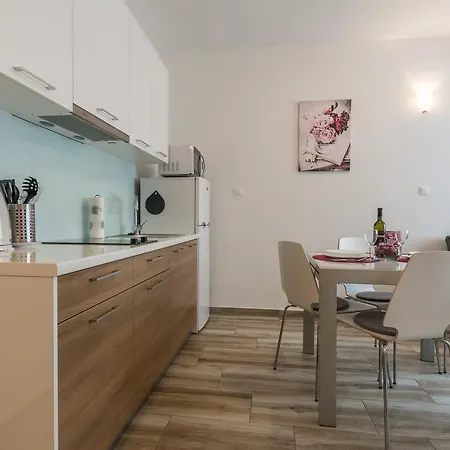 Melita Center Apartman *